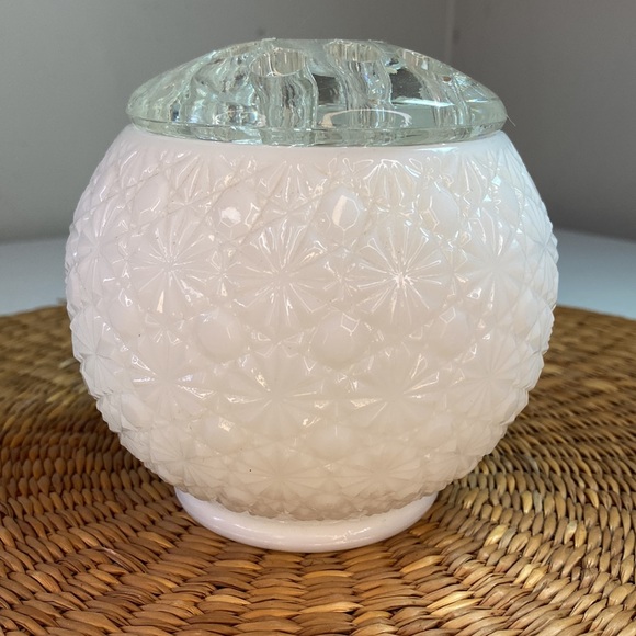 Vintage L.E. Smith White Daisy and Button White Glass Rose Bowl with Flower Frog - Picture 2 of 11